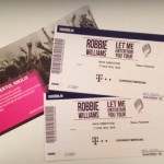 Concurs fulger – câștigă două bilete la concertul lui Robbie de vineri